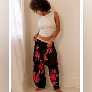 ❤️RARE!❤️ Free People FP Intimately Bright Blooms Crop Floral Harem Pants Black